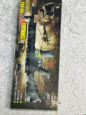 تفنگ COMMANDO M16 لیزر دار و موزیکال